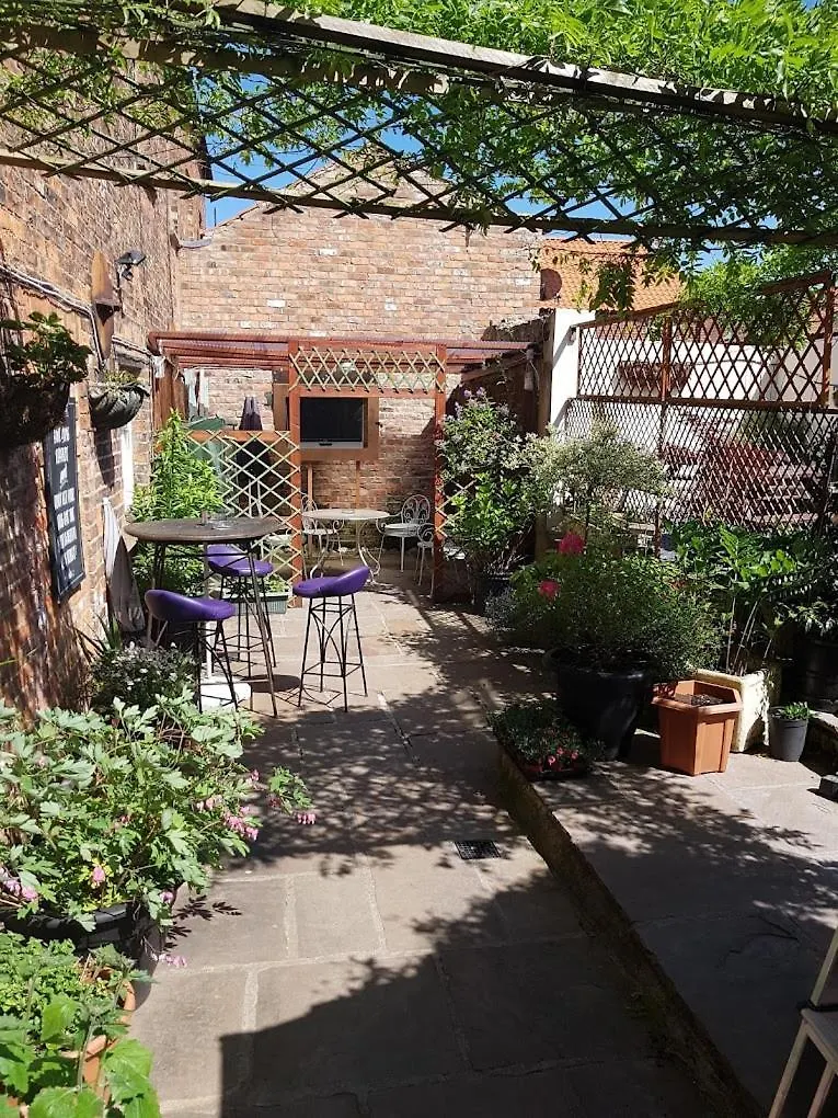 The Three Coopers Bed and Breakfast Bedale 3*,